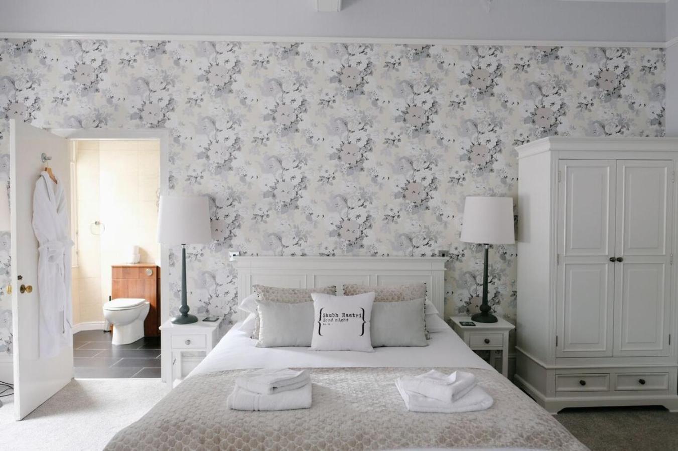 Court Colman Manor Guest House บริดจ์เอนด์ ภายนอก รูปภาพ